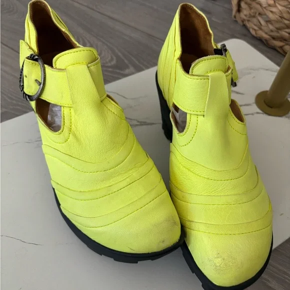 John Fluevog Shoes - Picture 4 of 15